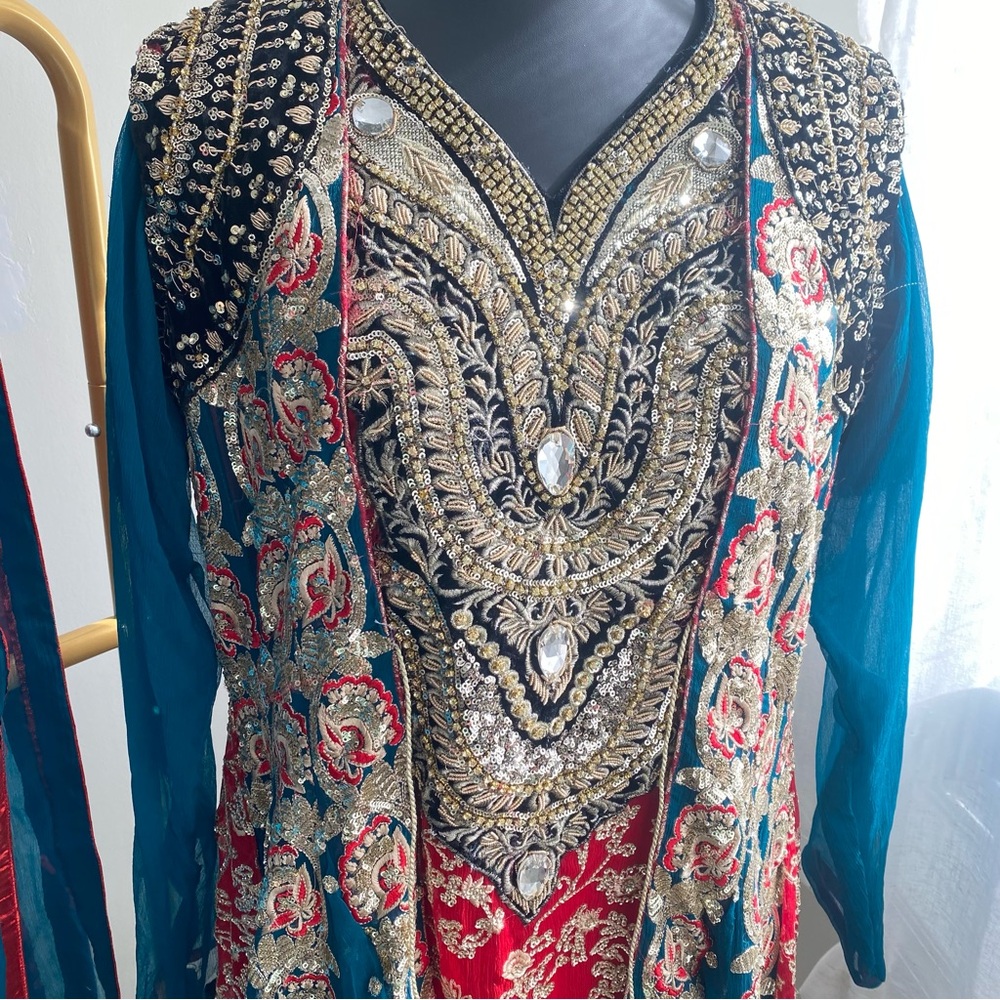 Embroidered Teal and Red Traditional Dress with Scarf shalwar kameez - Picture 6 of 7